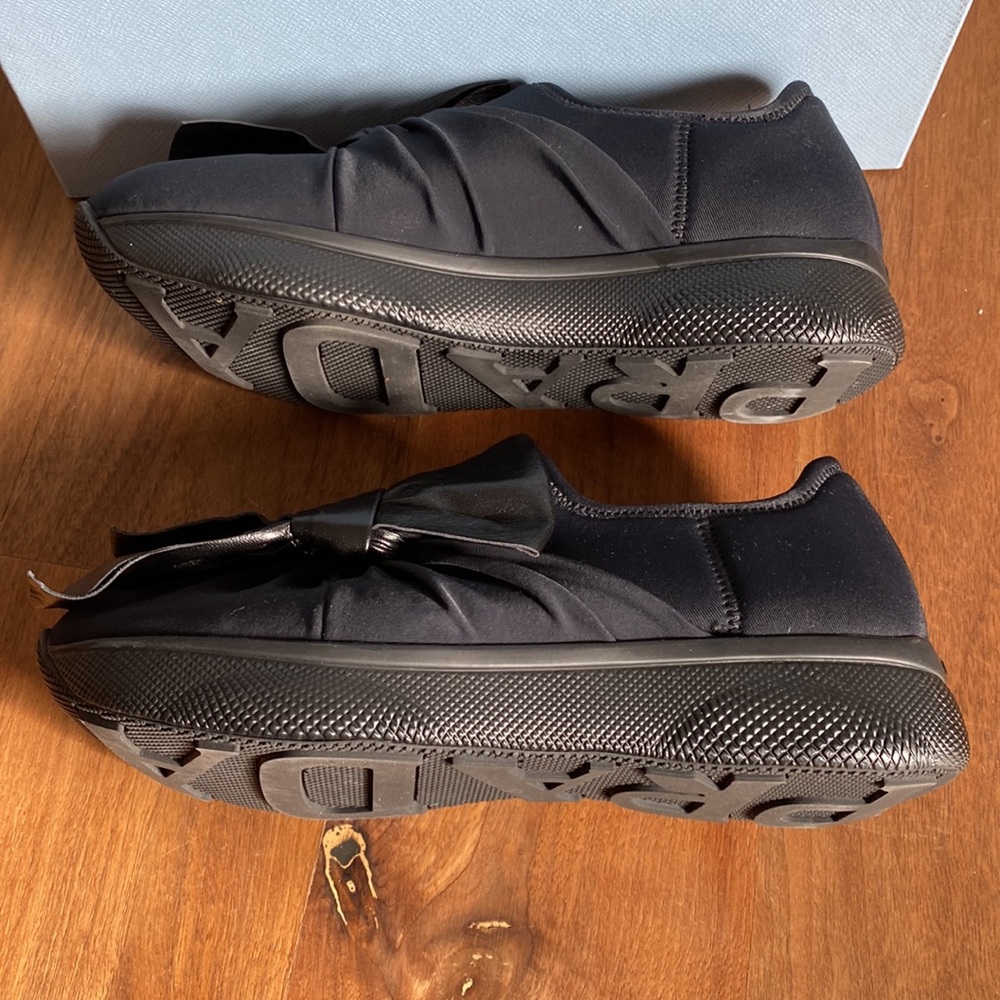 Prada Walking Shoes with a leather Bow - Picture 5 of 11